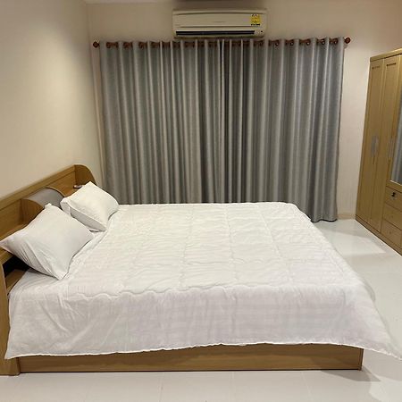 Country Complex Bangna Aparthotel Bangkok Exterior photo