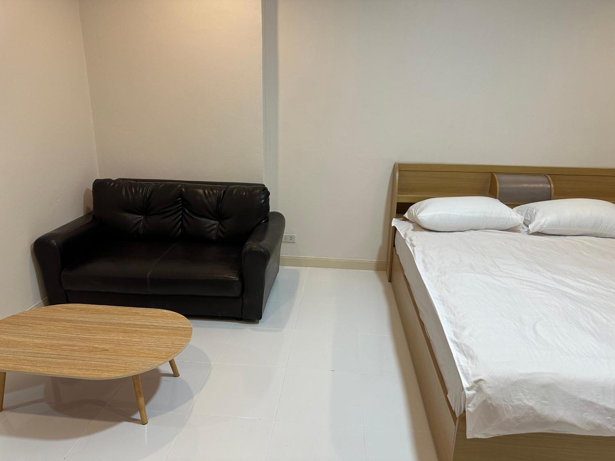 Country Complex Bangna Aparthotel Bangkok Exterior photo