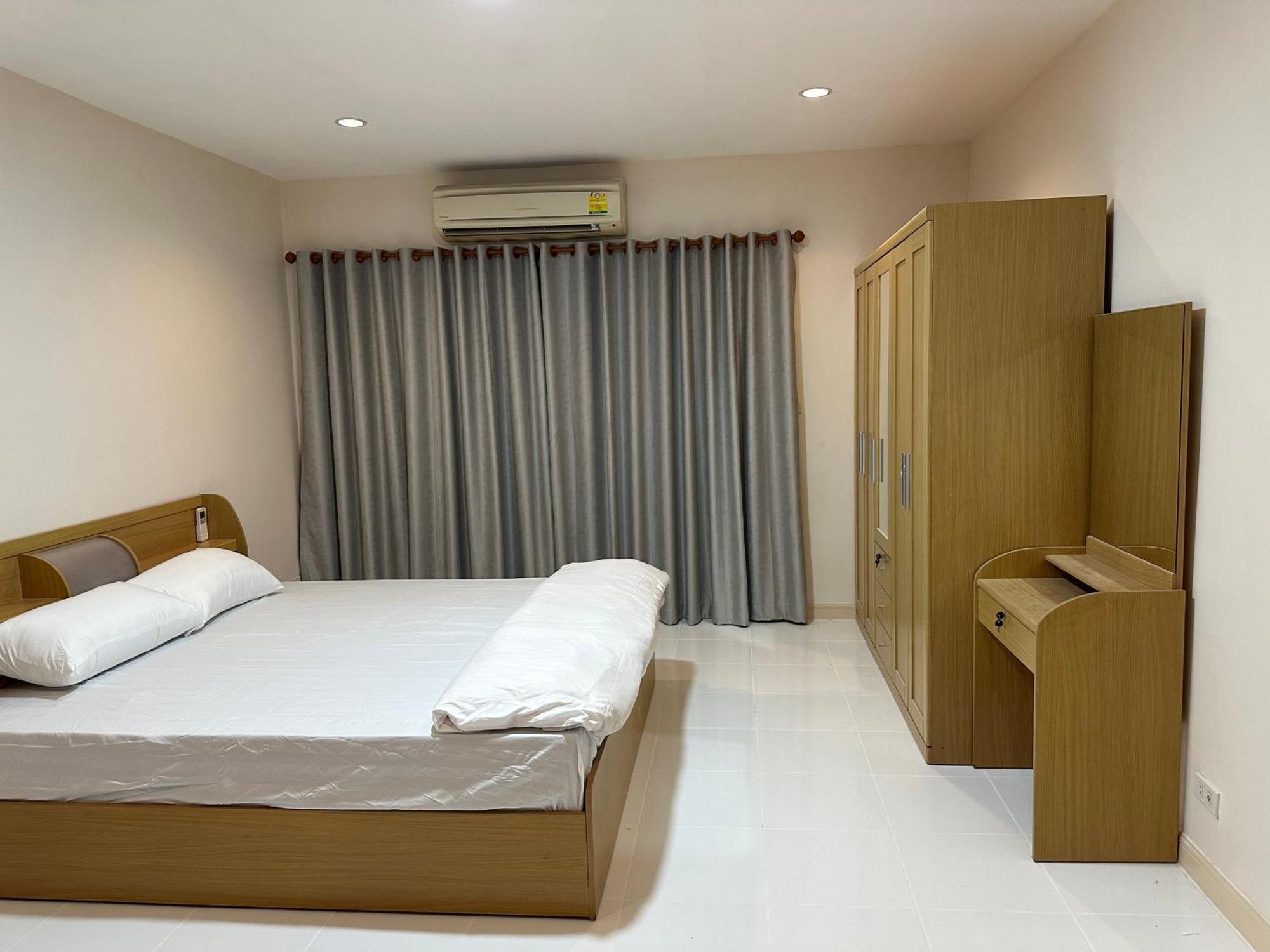 Country Complex Bangna Aparthotel Bangkok Exterior photo